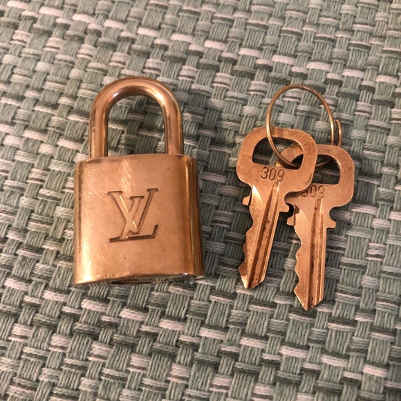 Louis Vuitton Handbags - Authentic Louis Vuitton lock and set of keys
